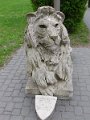 A bejarati oroszlanok egyike